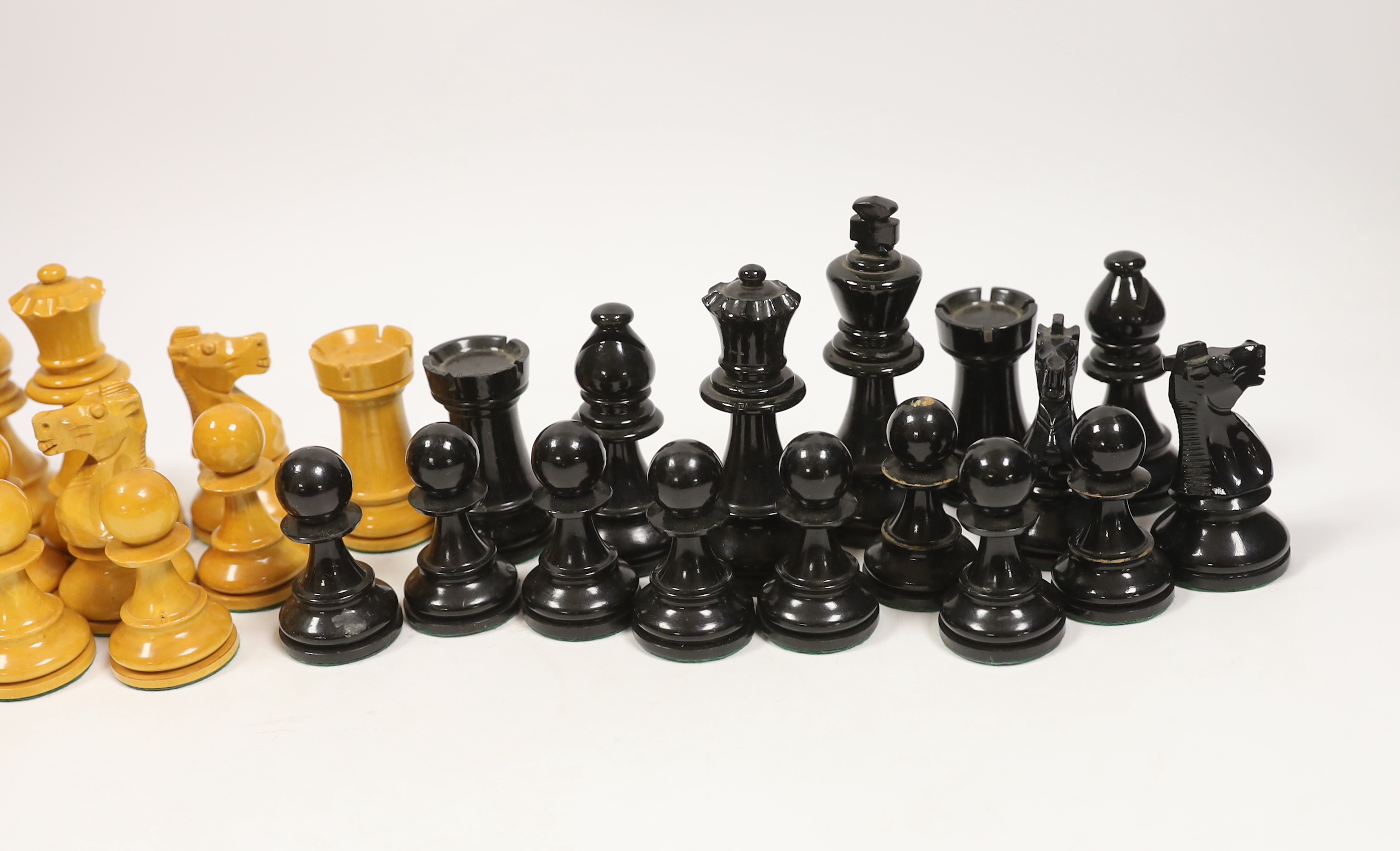 A boxed Staunton pattern wooden chess set, king 10.2cm high